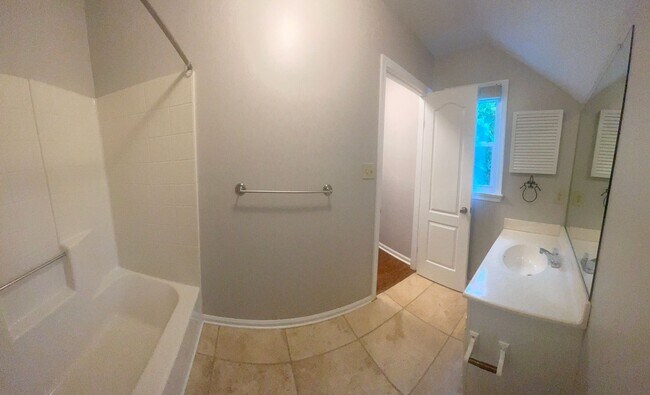 Building Photo - Beautiful home in Riverwalk