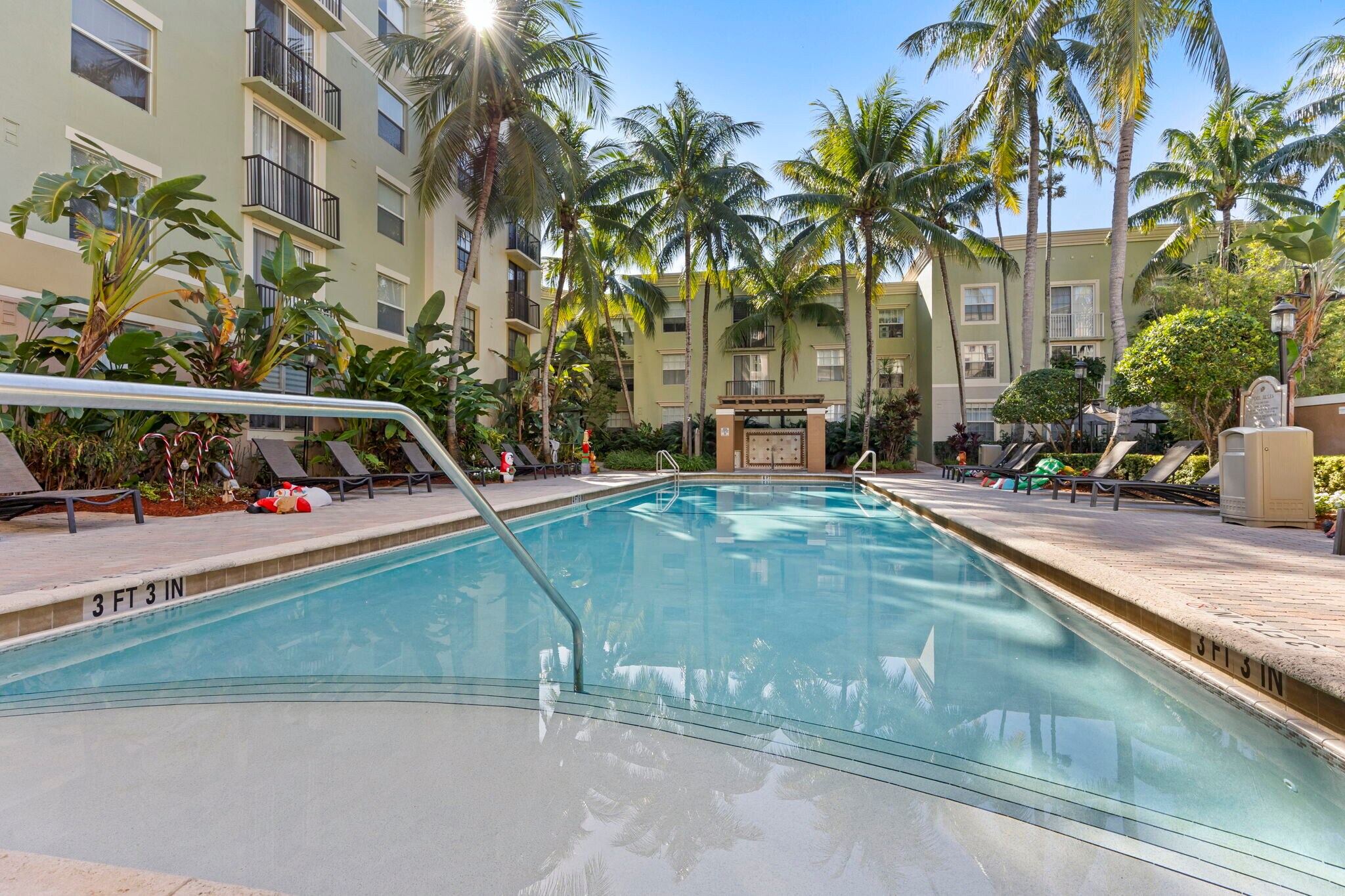 Building Photo - 1919 Van Buren St