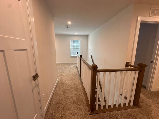 Building Photo - 1668 Burtonwood Dr