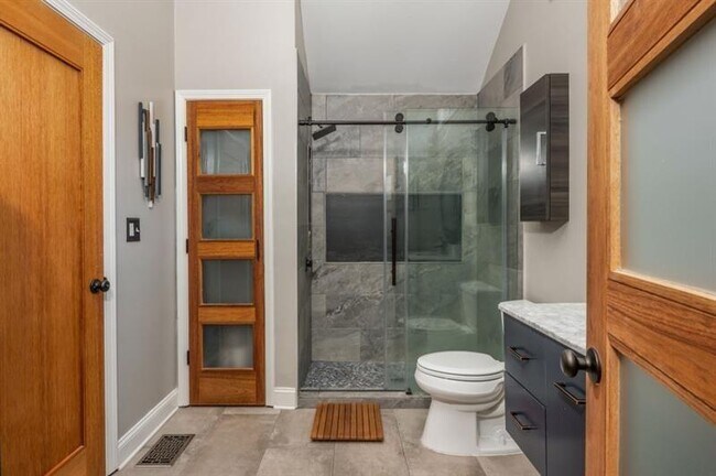 Building Photo - 168 Garland Ave