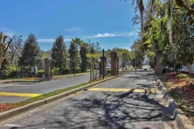 Building Photo - 1992 Greencastle Ln