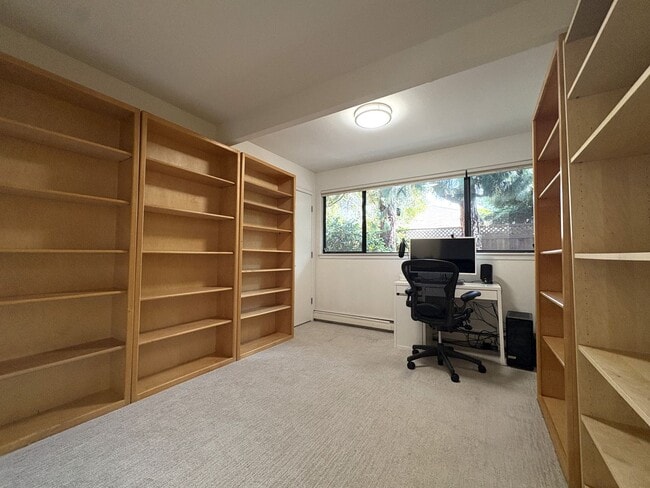 Building Photo - Eichler-Style Gem in Desirable Triple El N...
