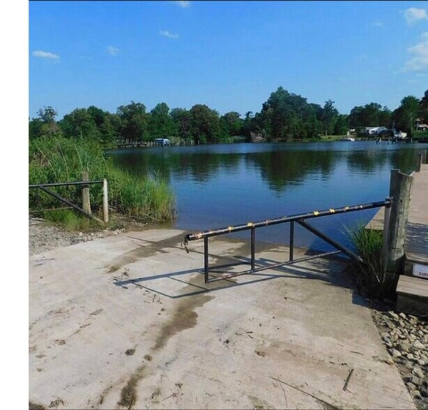 Building Photo - 952 Magothy Ave