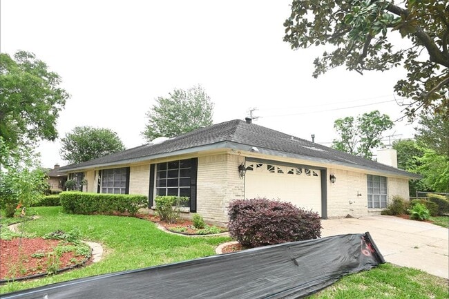 Building Photo - 202 Coronation Dr