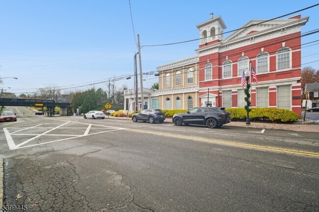 Building Photo - 246 Main St