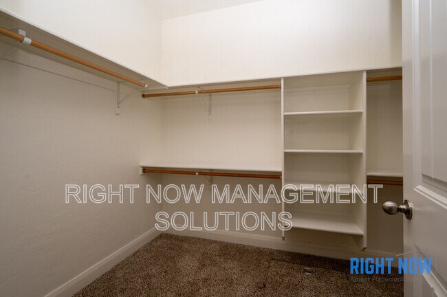 Building Photo - 4648 N Elisha Ave