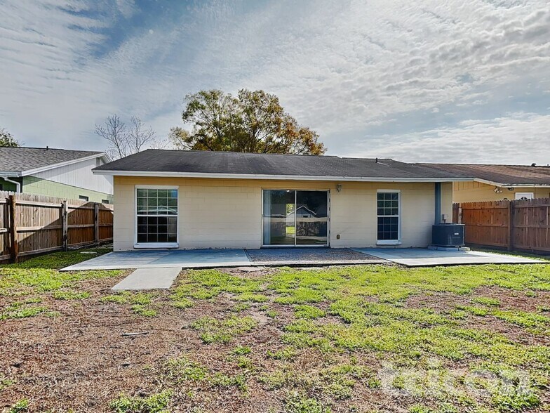 Building Photo - 1757 Lakeview Village Dr