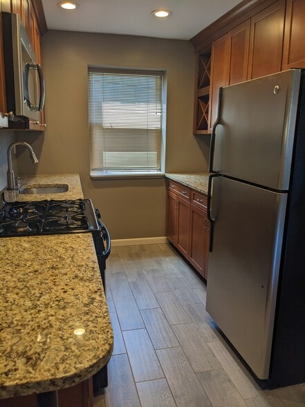 Building Photo - 378 Valley