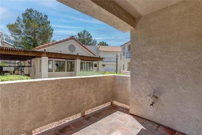 Building Photo - 4860 Nara Vista Way