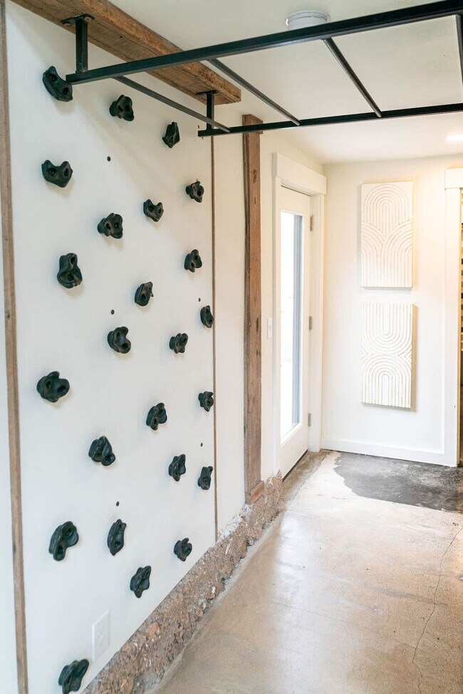 Building Photo - 8442 E McNelly Rd