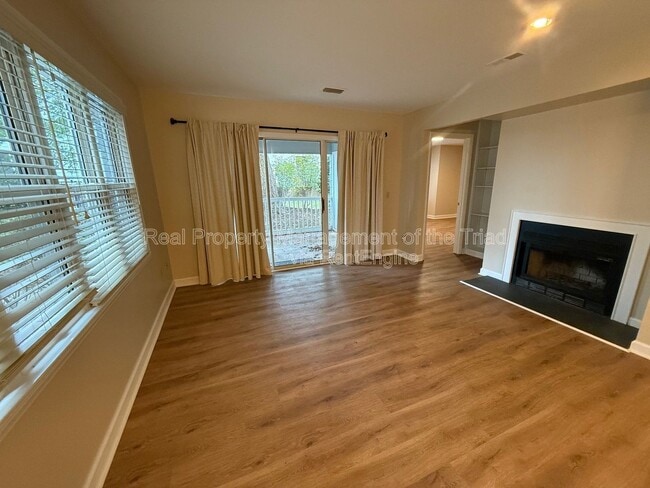 Building Photo - 230 Oakwood Ct