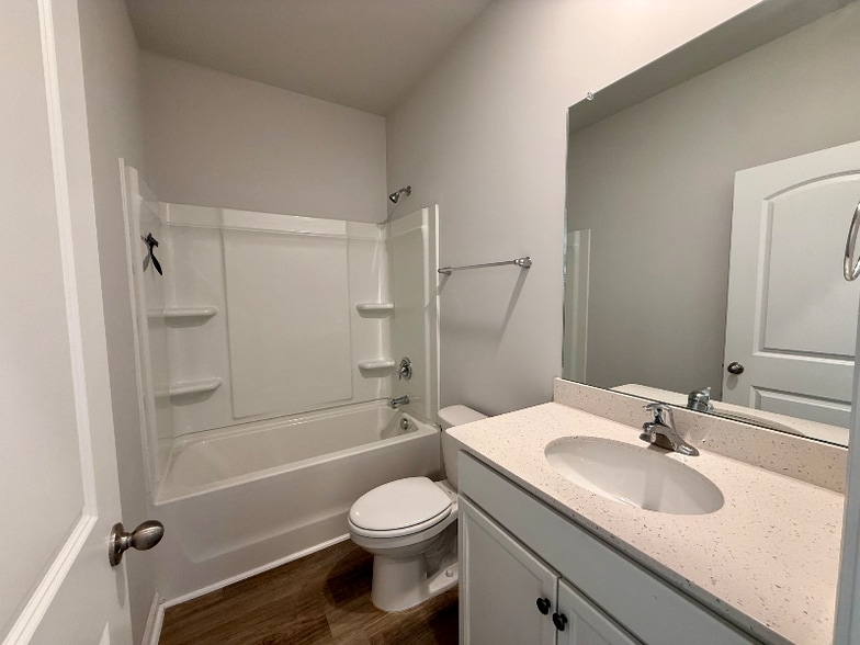 Building Photo - 160 High Leaf Dr