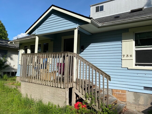 Building Photo - Steps from Campus, Minutes to Downtown – 4BR House on N Forest St | Pre-Leasing September 2026