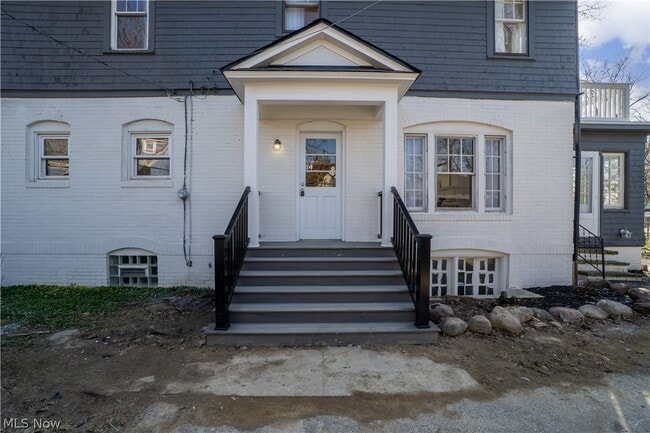Building Photo - 14605 S Woodland Rd