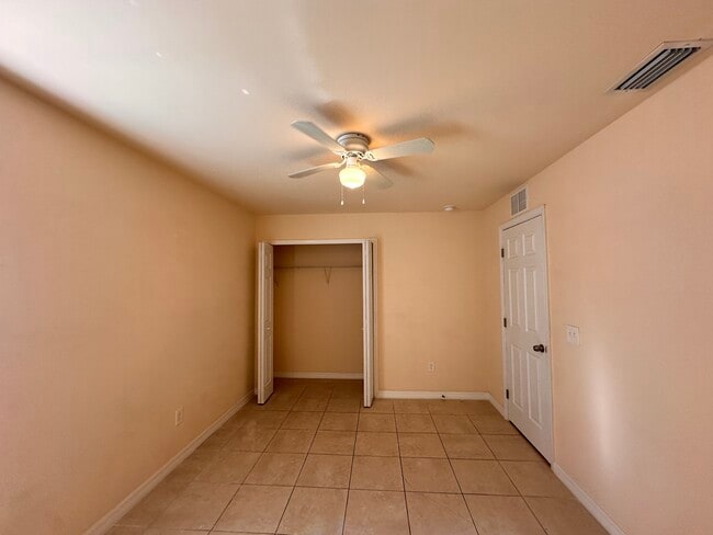 Building Photo - 1405 SE 10th Terrace