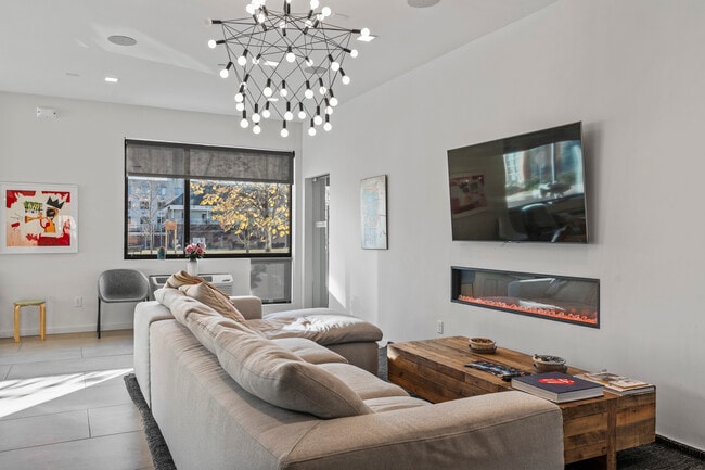 Building Photo - 19 Day St