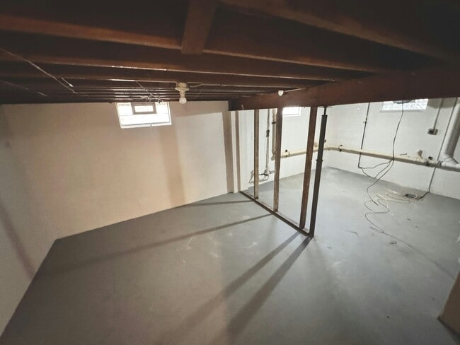 Building Photo - 6022 Clover Ln