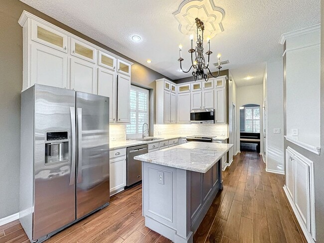 Building Photo - Stunning 5-Bedroom Home in North Village o...