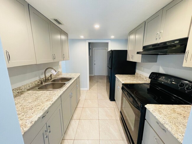 Building Photo - Charming 3 Bedroom, 2 Bathroom Home in Orlando! Only 20 Minutes from Disney World!! Ready For mov...