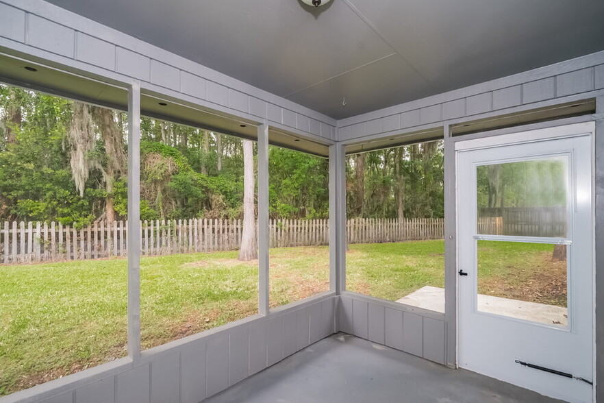 Building Photo - 1676 Tall Timber Dr