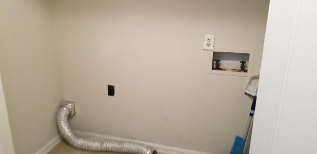 Building Photo - 18 Upton Ct Dr