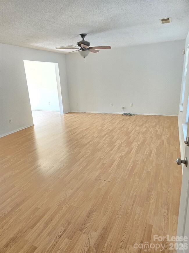 Building Photo - 3073 Parade Ln SW
