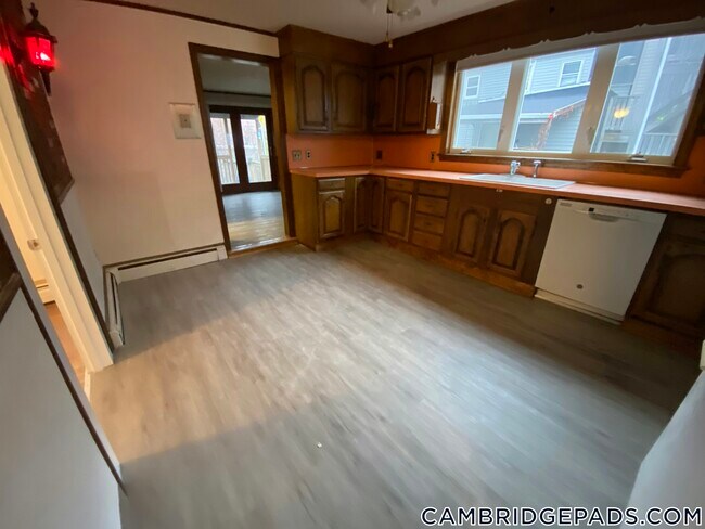 Building Photo - 161 Otis St