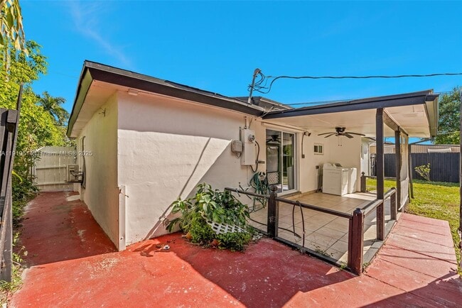 Building Photo - 4917 SW 43rd Terrace