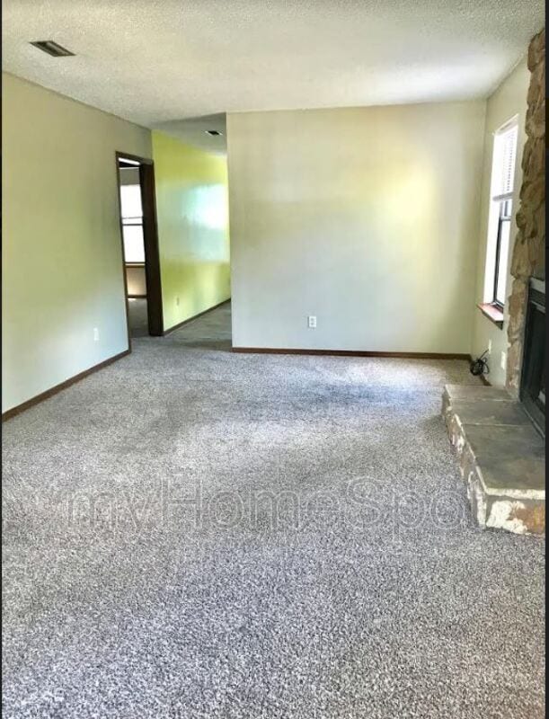 Building Photo - 10065 Hillview Dr