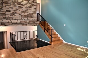 Building Photo - 12820 Willow Ln