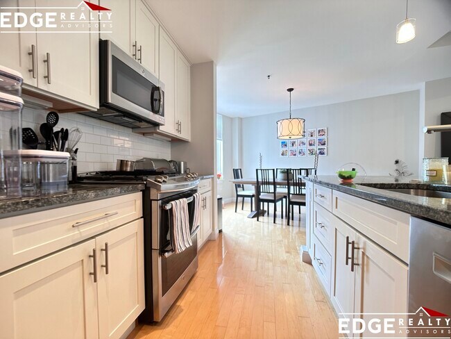 Building Photo - 1584 Beacon St