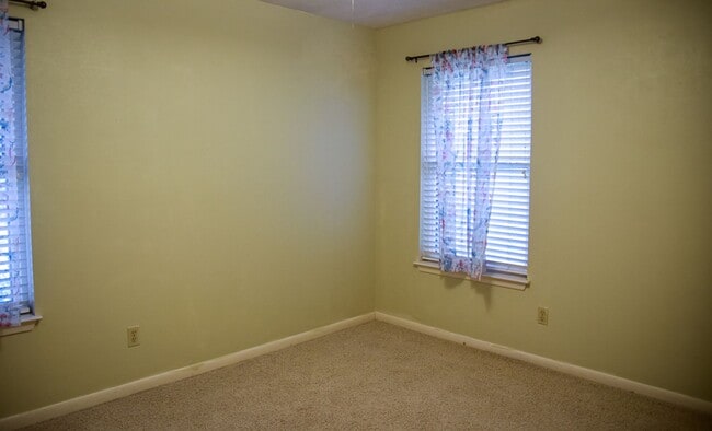 Building Photo - Country Home with 3 Bedrooms and 2 Baths
