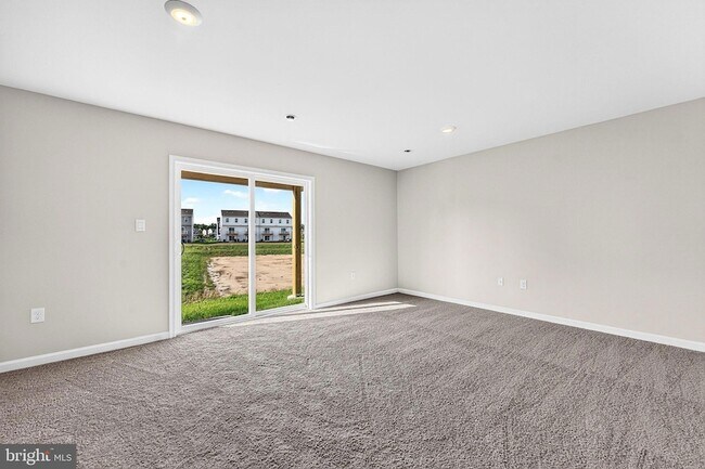 Building Photo - 157 Essex Dr