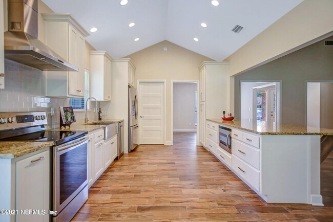 Building Photo - 4401 Cypress Creek Dr