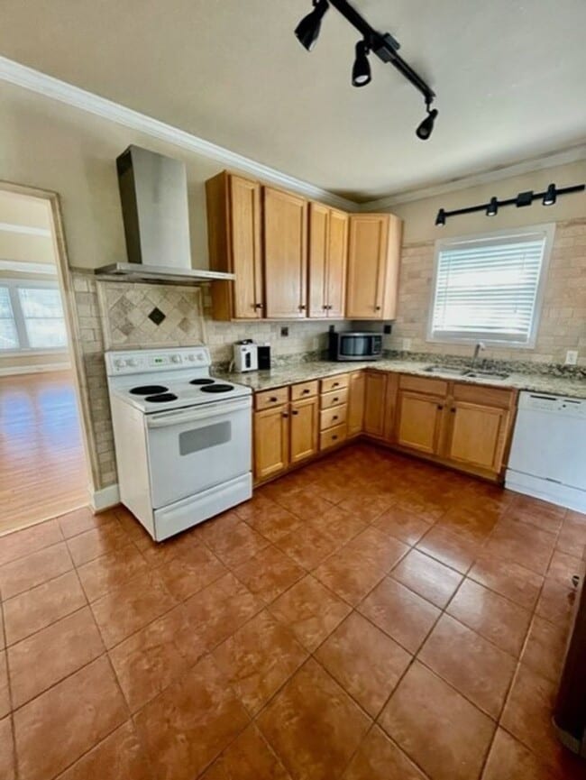 Building Photo - Introducing WesleyHeights401, a charming 3-bedroom, 2-bathroom house located in the heart of Char...