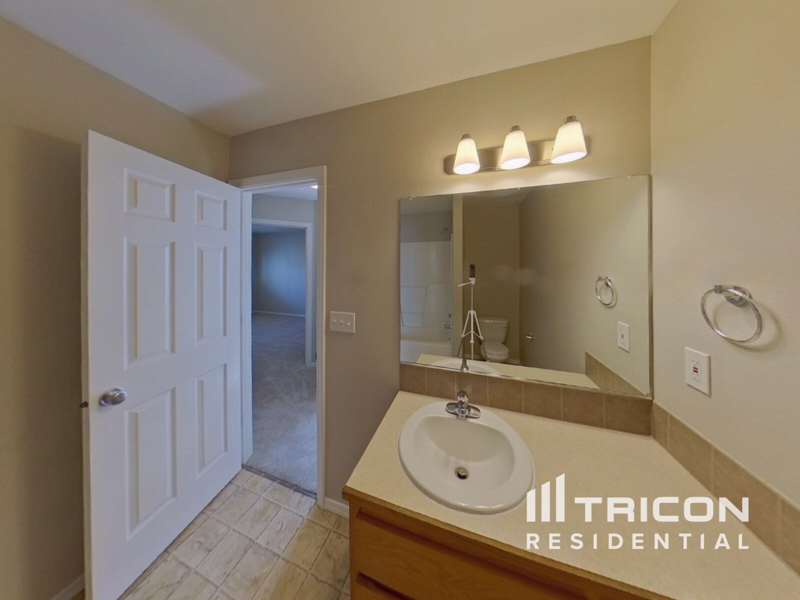 Building Photo - 1811 NE 89th Cir