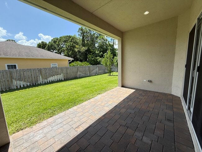 Building Photo - 293 SW Ridgecrest Dr