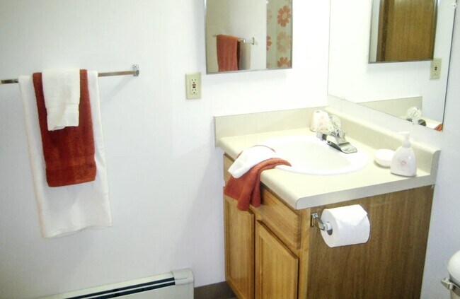 Building Photo - 405 Mayville Rd