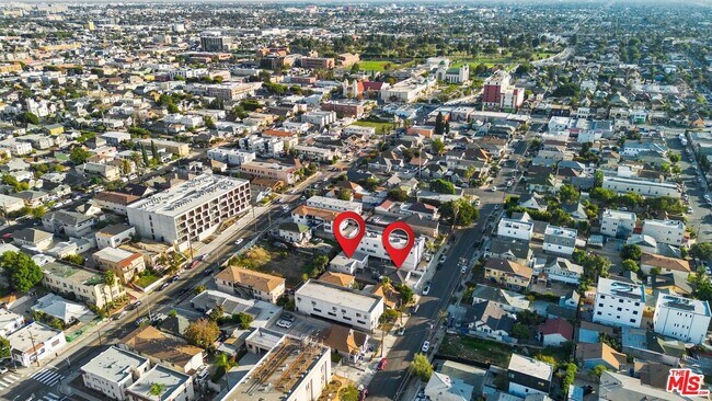 Building Photo - 1128 Irolo St