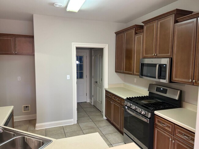 Building Photo - 3069 Roseleigh Dr