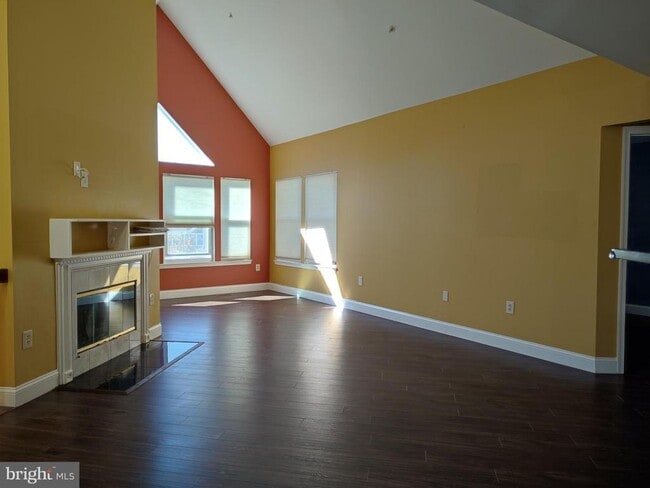 Building Photo - 7671 Coachlight Ln