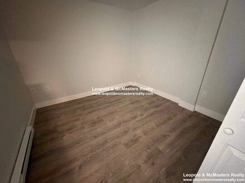 Building Photo - 67 Park Dr