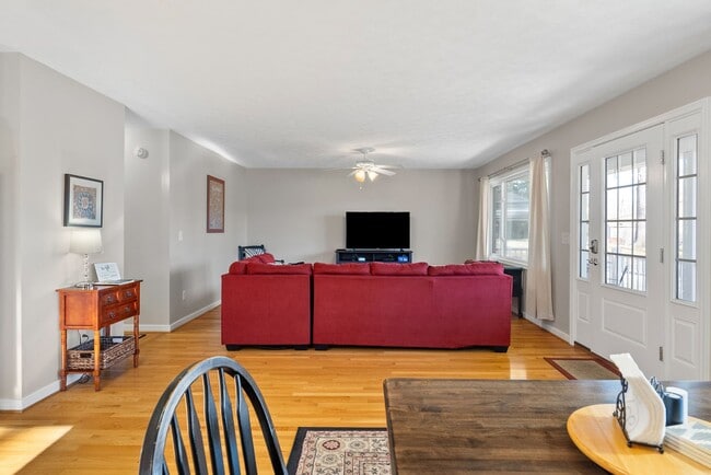 Building Photo - 3-Bedroom in Town of Farmville with One-Le...