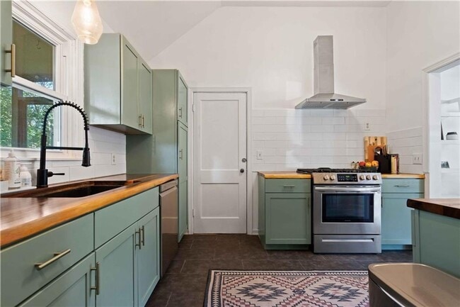 Building Photo - Charming Prairie Village Ranch + Designer ...
