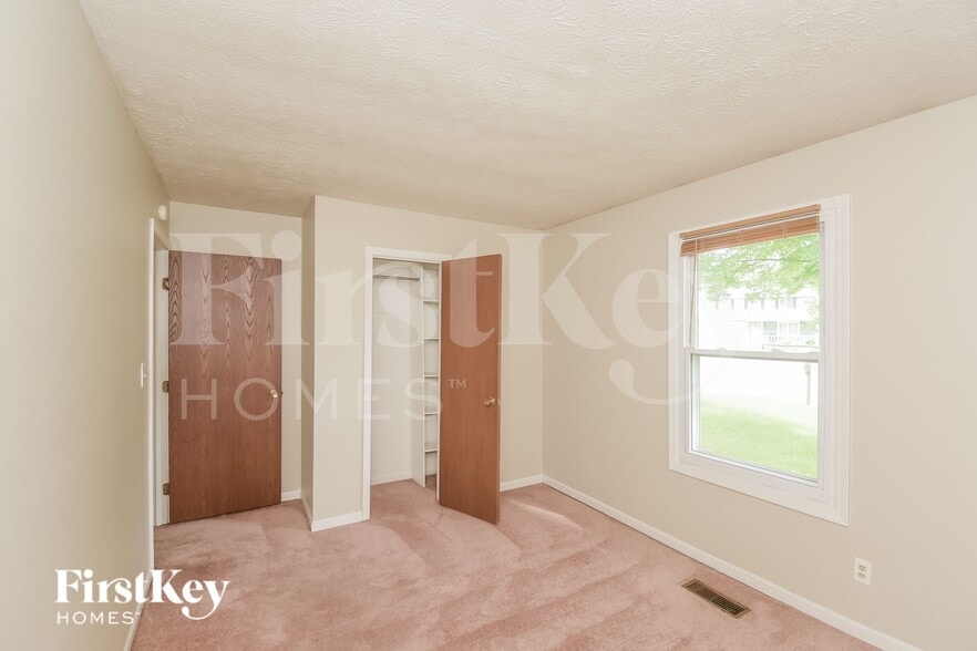 Building Photo - 5691 Dobbs Ferry Dr