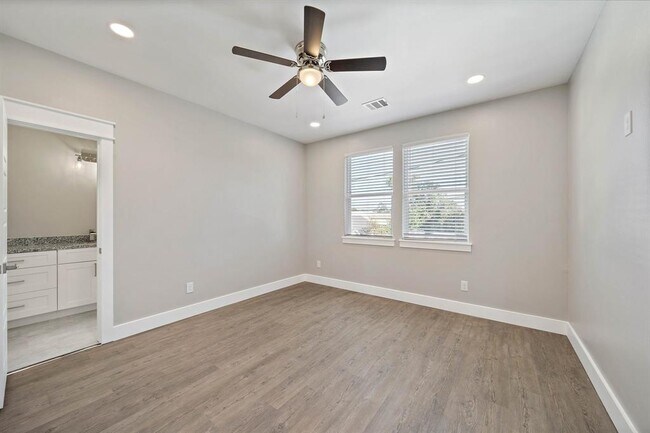 Building Photo - 4909 Fisk St