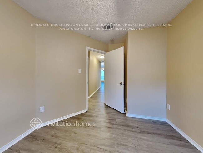 Building Photo - 10648 Shadywood Dr