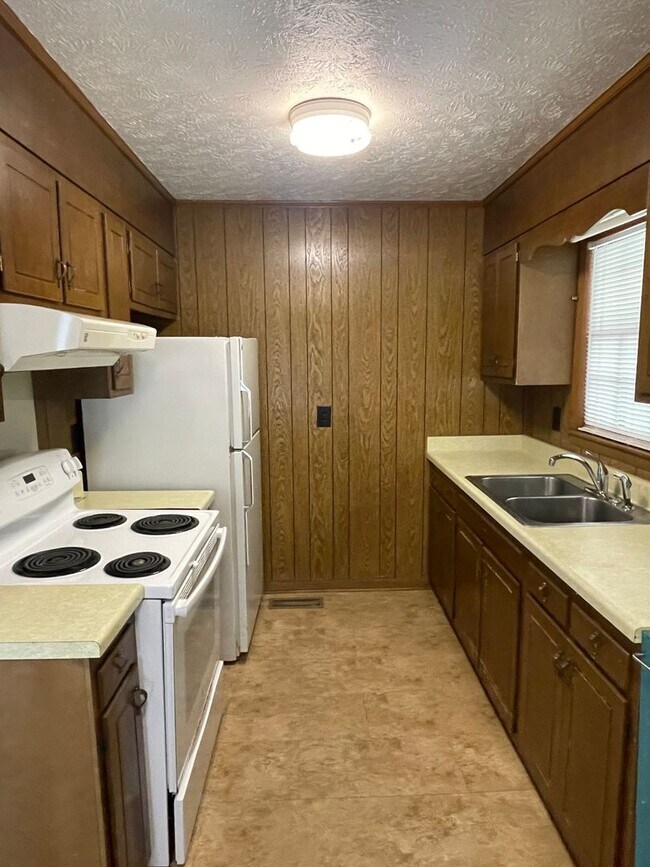 Building Photo - 4817 Hurley Dr