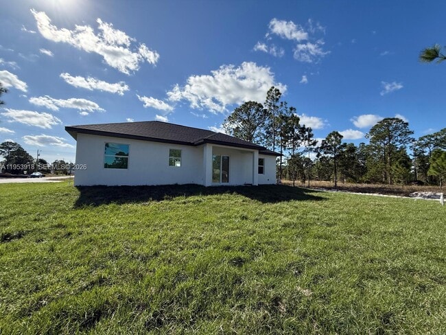 Building Photo - 1121 Florence St E