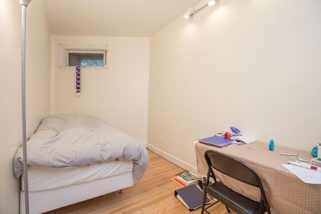 Building Photo - 290 Commonwealth Ave